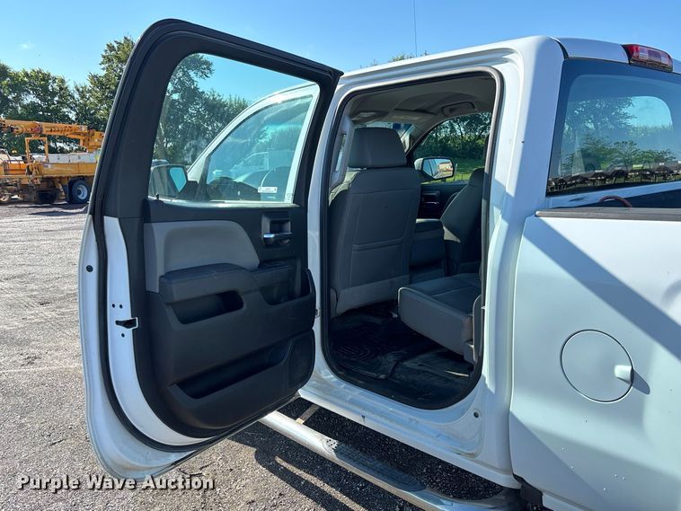 image for item DZ4674 2017 Chevrolet Silverado 2500 Crew Cab pickup truck