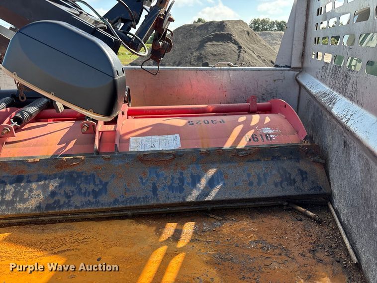 image for item DZ4675 2015 Ford F550 Super Duty XL Crew Cab dump truck