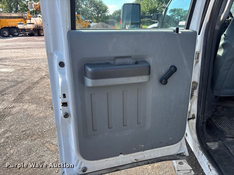 image for item DZ4675 2015 Ford F550 Super Duty XL Crew Cab dump truck