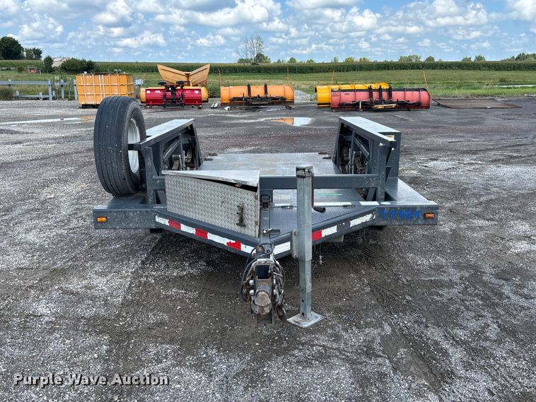 image for item DZ4676 2007 JLG 1014 hydraulic drop deck equipment trailer