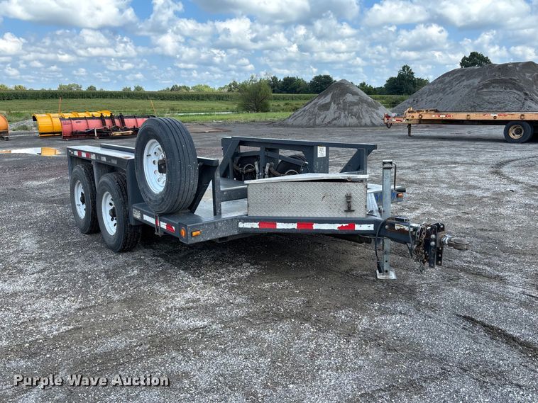 image for item DZ4676 2007 JLG 1014 hydraulic drop deck equipment trailer