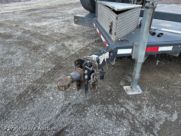 image for item DZ4676 2007 JLG 1014 hydraulic drop deck equipment trailer