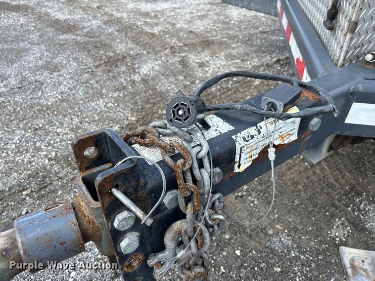 image for item DZ4676 2007 JLG 1014 hydraulic drop deck equipment trailer