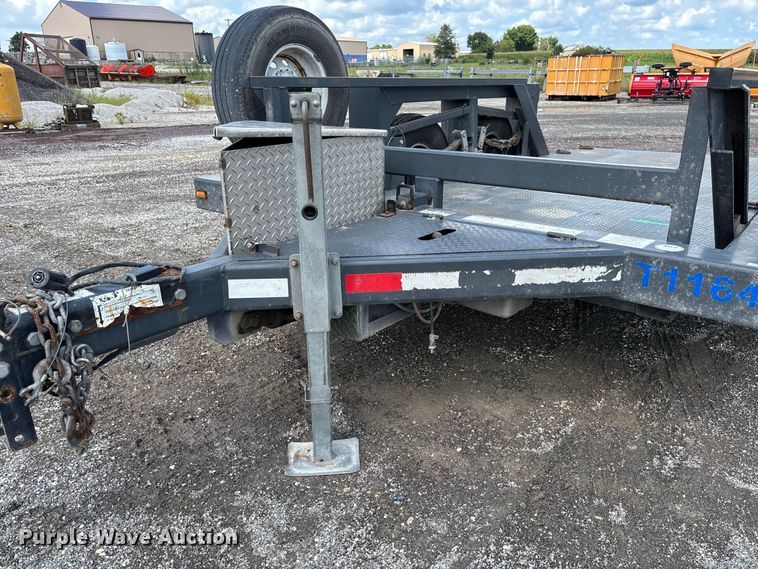 image for item DZ4676 2007 JLG 1014 hydraulic drop deck equipment trailer