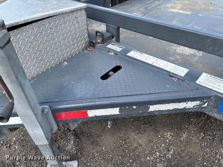 image for item DZ4676 2007 JLG 1014 hydraulic drop deck equipment trailer