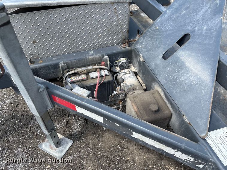 image for item DZ4676 2007 JLG 1014 hydraulic drop deck equipment trailer