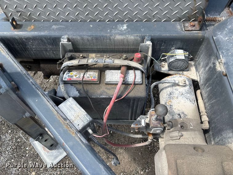 image for item DZ4676 2007 JLG 1014 hydraulic drop deck equipment trailer