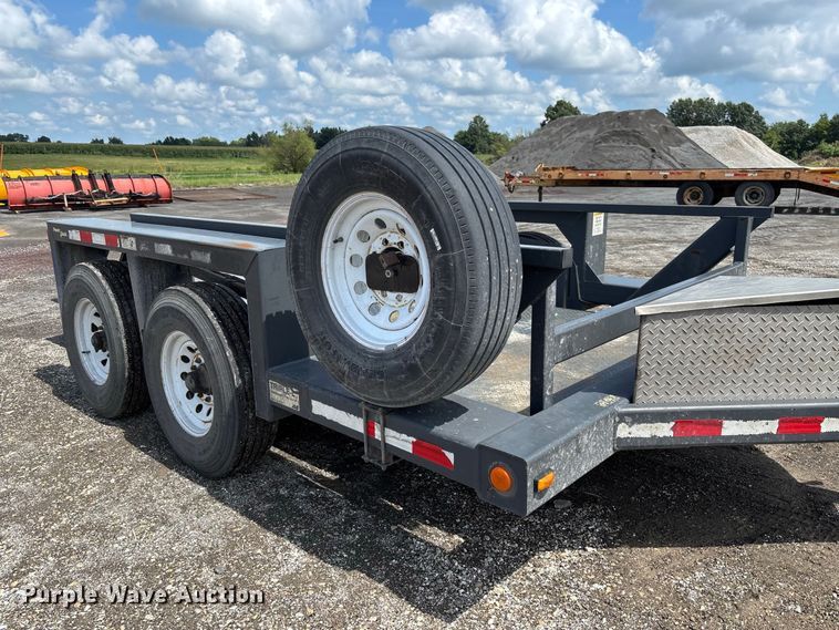 image for item DZ4676 2007 JLG 1014 hydraulic drop deck equipment trailer