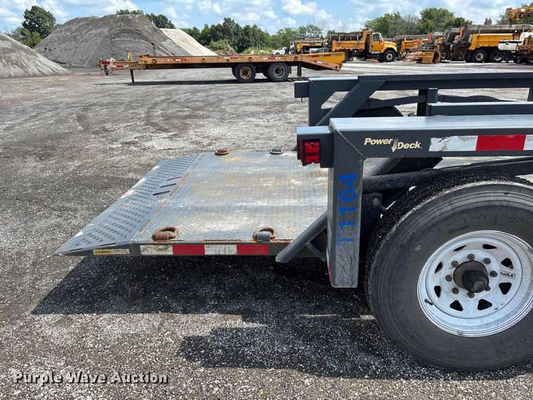 image for item DZ4676 2007 JLG 1014 hydraulic drop deck equipment trailer