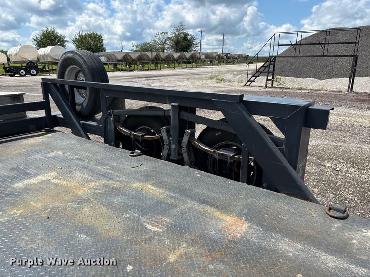 image for item DZ4676 2007 JLG 1014 hydraulic drop deck equipment trailer