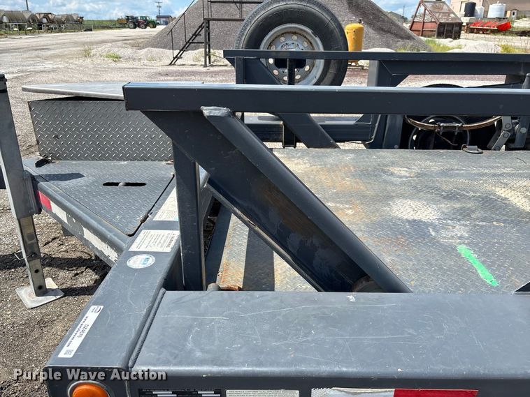 image for item DZ4676 2007 JLG 1014 hydraulic drop deck equipment trailer