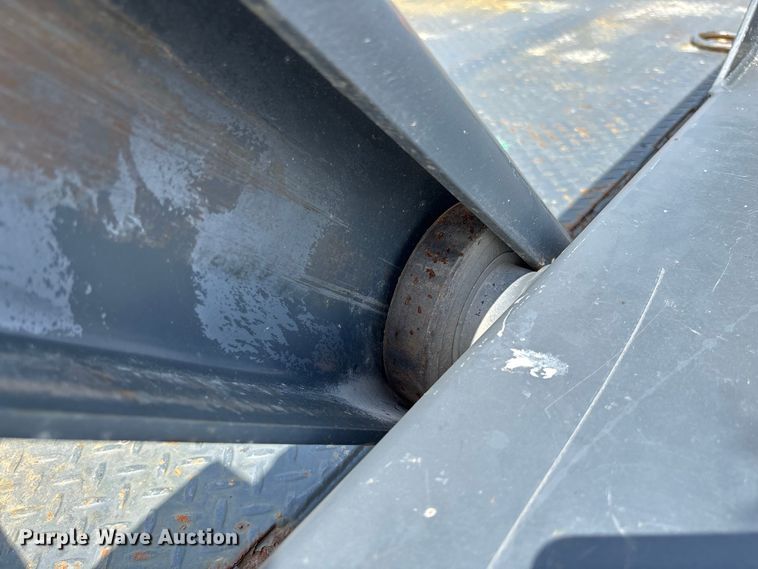 image for item DZ4676 2007 JLG 1014 hydraulic drop deck equipment trailer