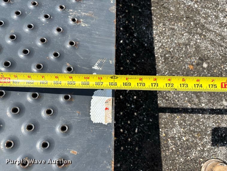 image for item DZ4676 2007 JLG 1014 hydraulic drop deck equipment trailer