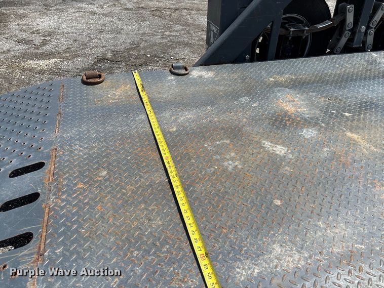 image for item DZ4676 2007 JLG 1014 hydraulic drop deck equipment trailer
