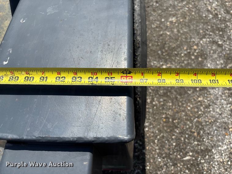 image for item DZ4676 2007 JLG 1014 hydraulic drop deck equipment trailer