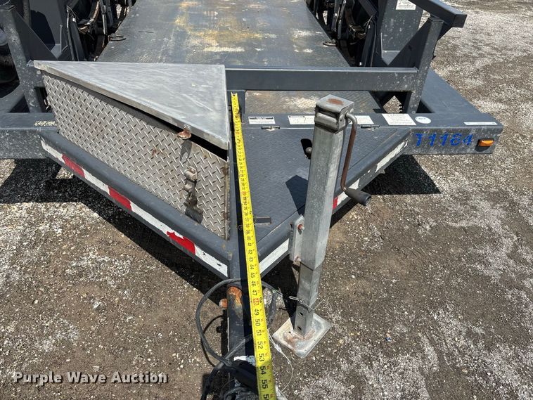 image for item DZ4676 2007 JLG 1014 hydraulic drop deck equipment trailer