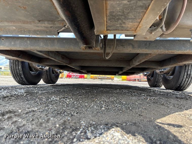 image for item DZ4676 2007 JLG 1014 hydraulic drop deck equipment trailer