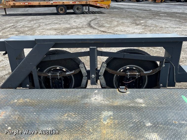 image for item DZ4676 2007 JLG 1014 hydraulic drop deck equipment trailer