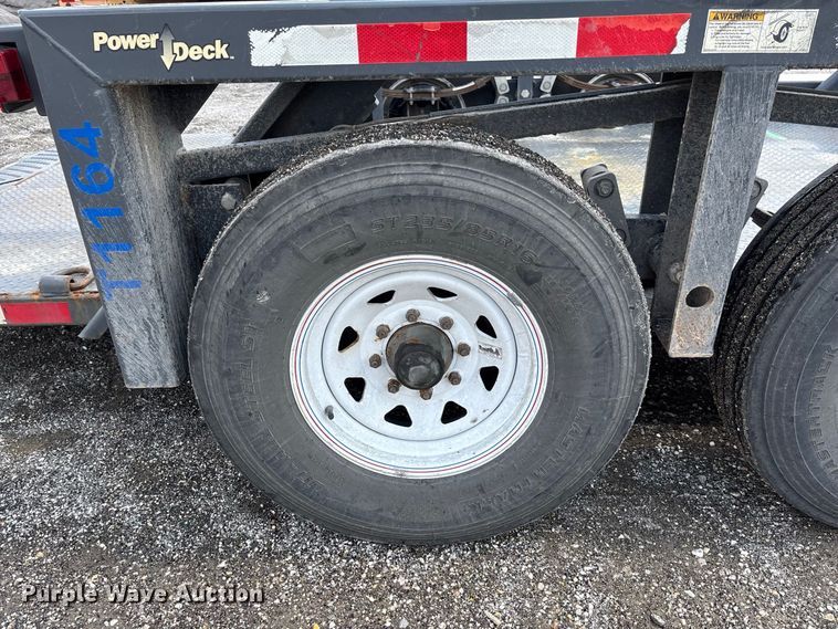image for item DZ4676 2007 JLG 1014 hydraulic drop deck equipment trailer