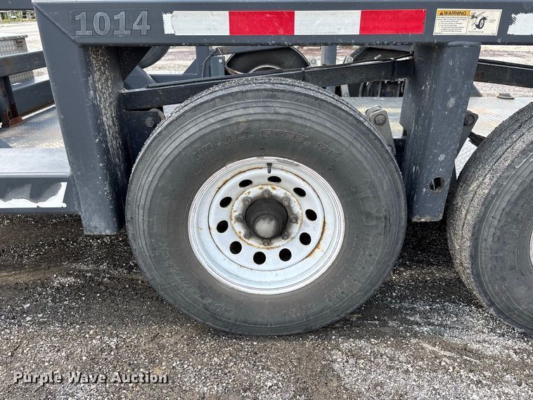image for item DZ4676 2007 JLG 1014 hydraulic drop deck equipment trailer