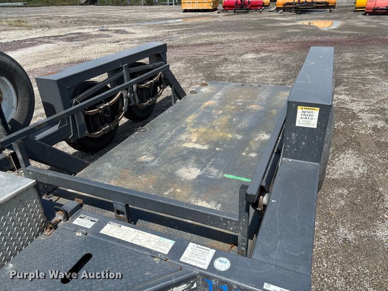 image for item DZ4676 2007 JLG 1014 hydraulic drop deck equipment trailer