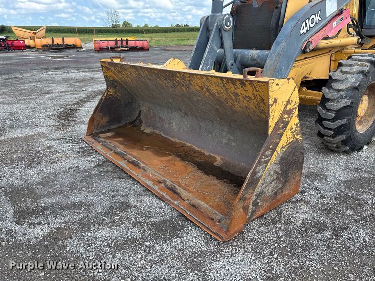 image for item DZ4678 2013 John Deere 410K backhoe