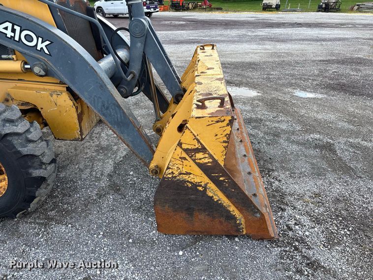 image for item DZ4678 2013 John Deere 410K backhoe