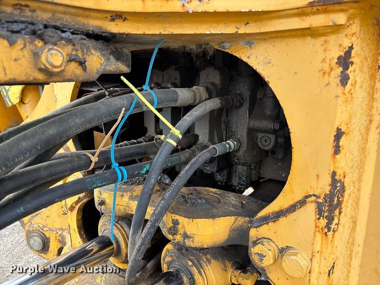image for item DZ4678 2013 John Deere 410K backhoe