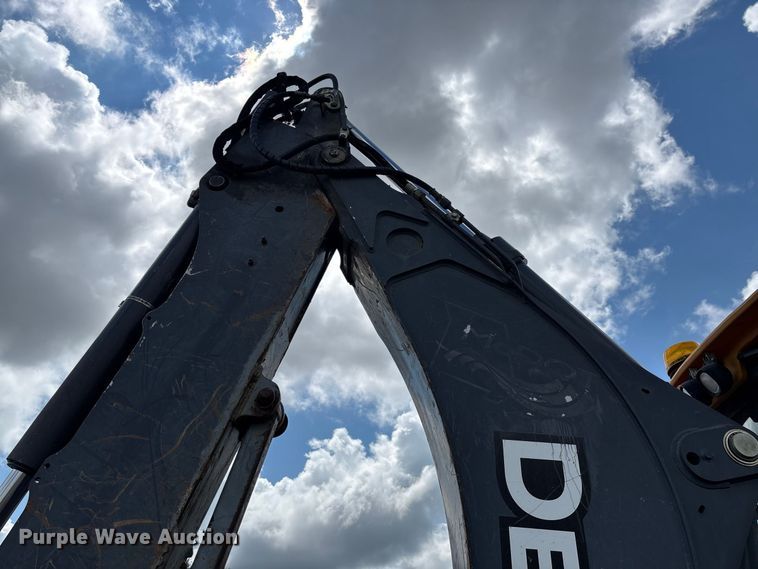 image for item DZ4678 2013 John Deere 410K backhoe