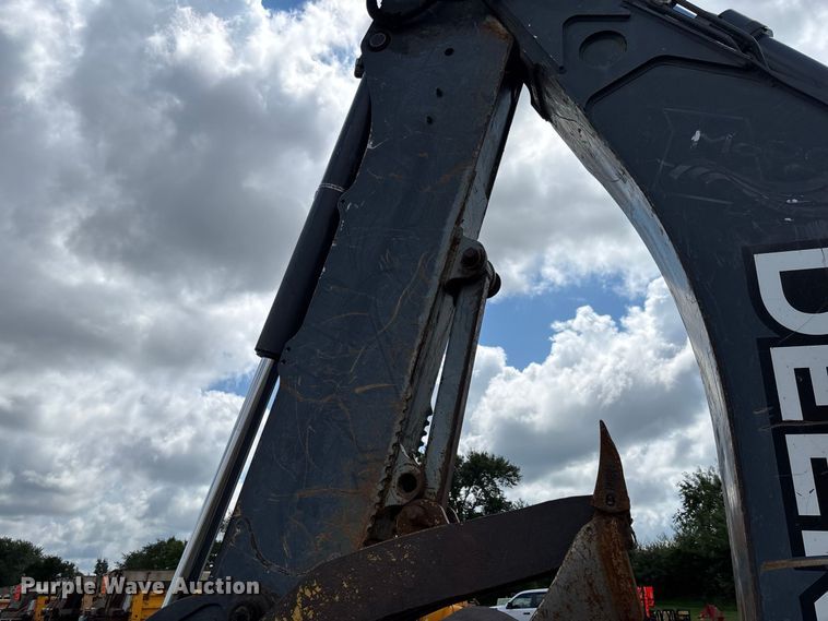 image for item DZ4678 2013 John Deere 410K backhoe