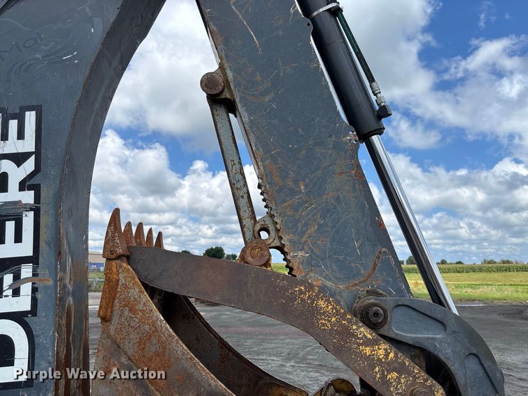 image for item DZ4678 2013 John Deere 410K backhoe
