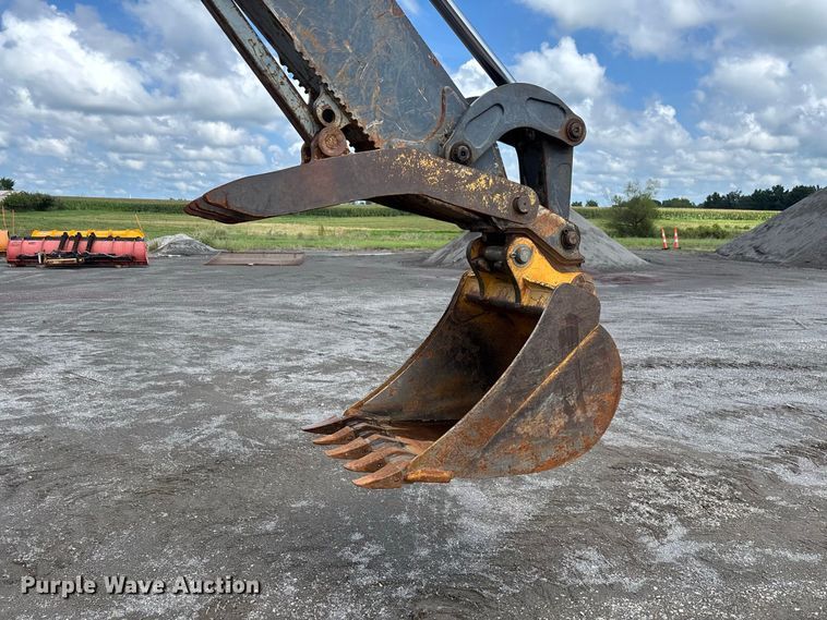 image for item DZ4678 2013 John Deere 410K backhoe