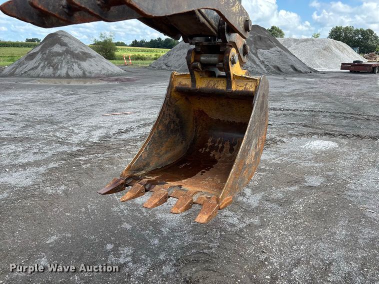 image for item DZ4678 2013 John Deere 410K backhoe