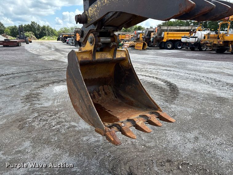 image for item DZ4678 2013 John Deere 410K backhoe