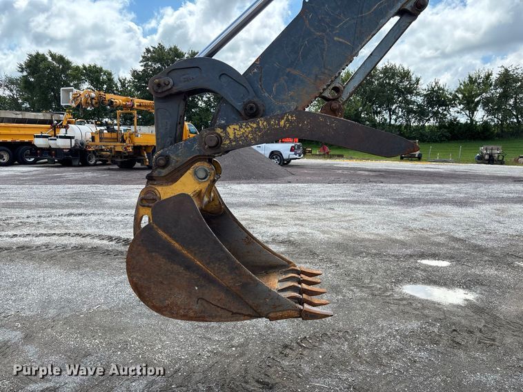 image for item DZ4678 2013 John Deere 410K backhoe
