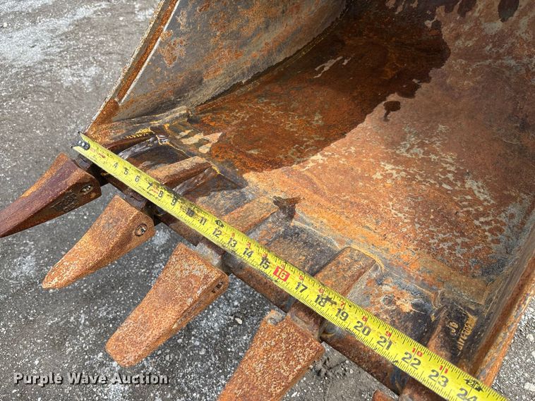 image for item DZ4678 2013 John Deere 410K backhoe