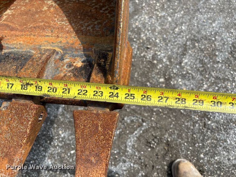 image for item DZ4678 2013 John Deere 410K backhoe