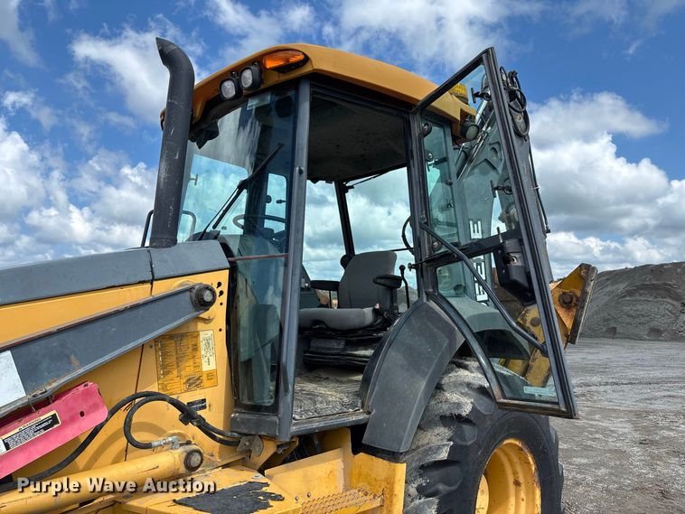 image for item DZ4678 2013 John Deere 410K backhoe