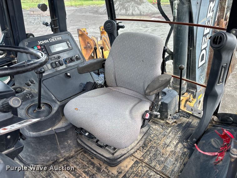 image for item DZ4678 2013 John Deere 410K backhoe