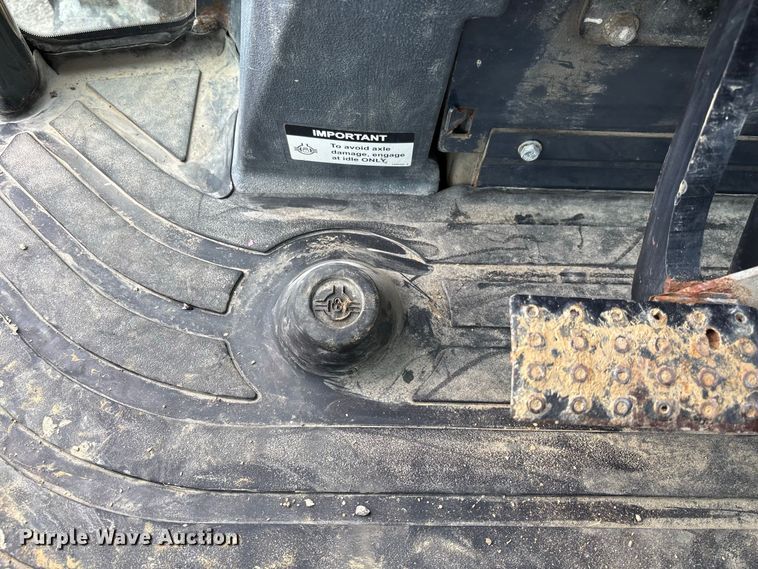 image for item DZ4678 2013 John Deere 410K backhoe