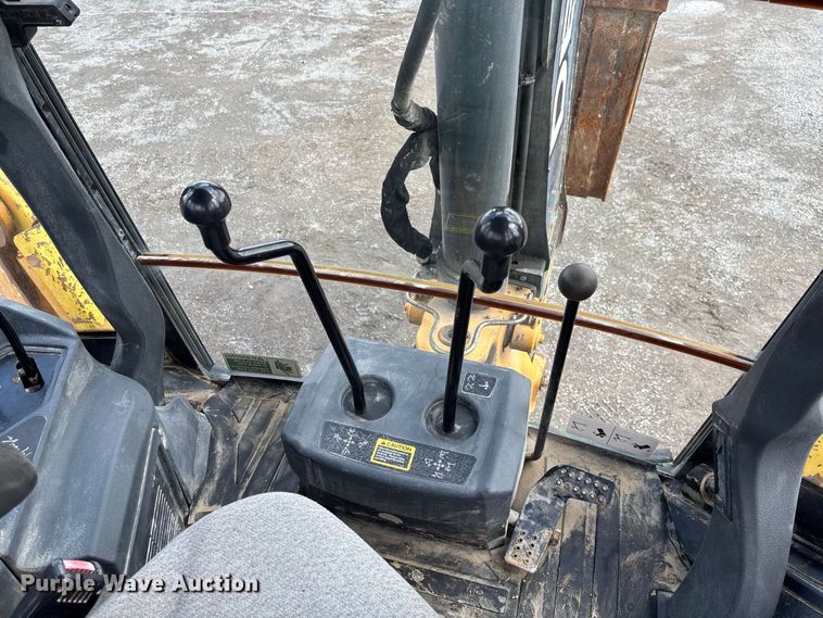 image for item DZ4678 2013 John Deere 410K backhoe