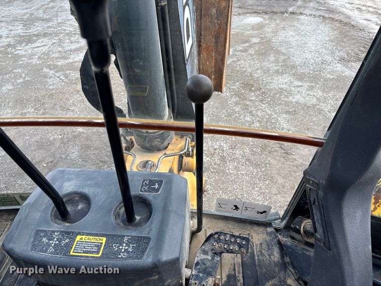 image for item DZ4678 2013 John Deere 410K backhoe