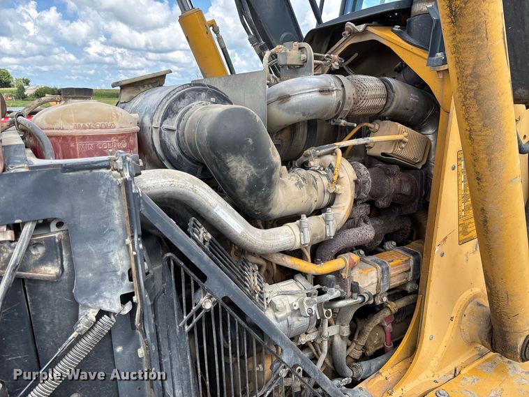 image for item DZ4678 2013 John Deere 410K backhoe