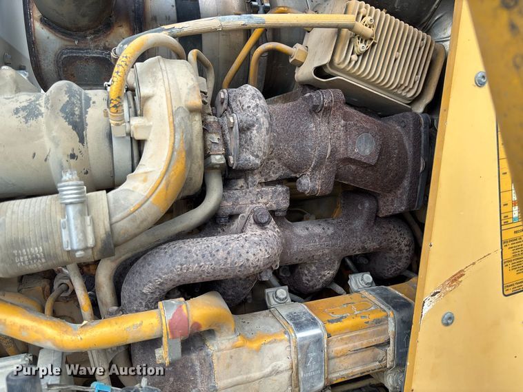 image for item DZ4678 2013 John Deere 410K backhoe