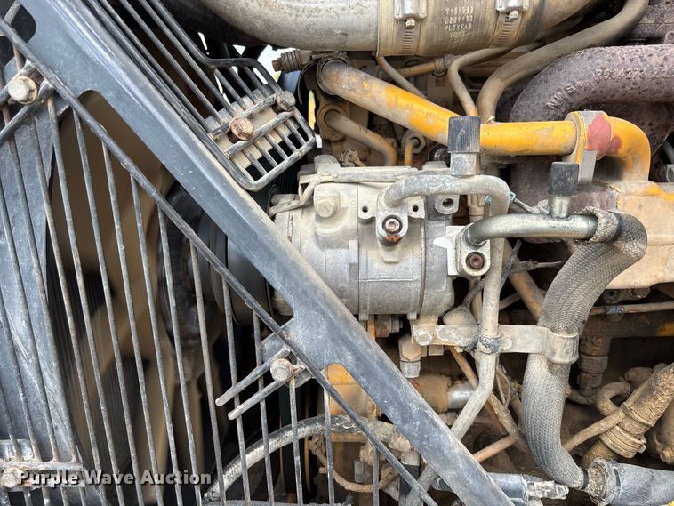 image for item DZ4678 2013 John Deere 410K backhoe