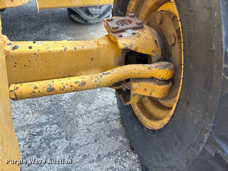image for item DZ4678 2013 John Deere 410K backhoe