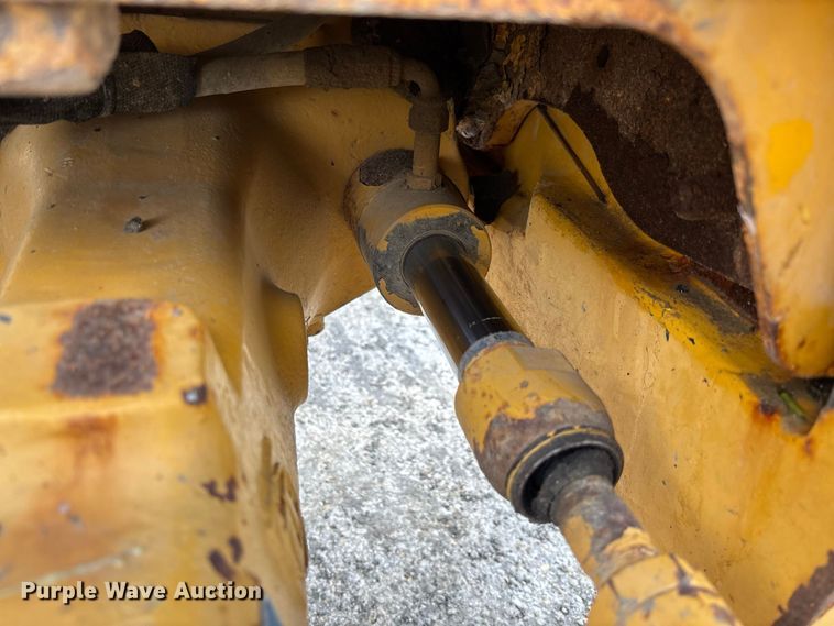 image for item DZ4678 2013 John Deere 410K backhoe