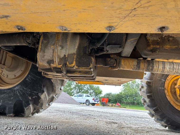 image for item DZ4678 2013 John Deere 410K backhoe