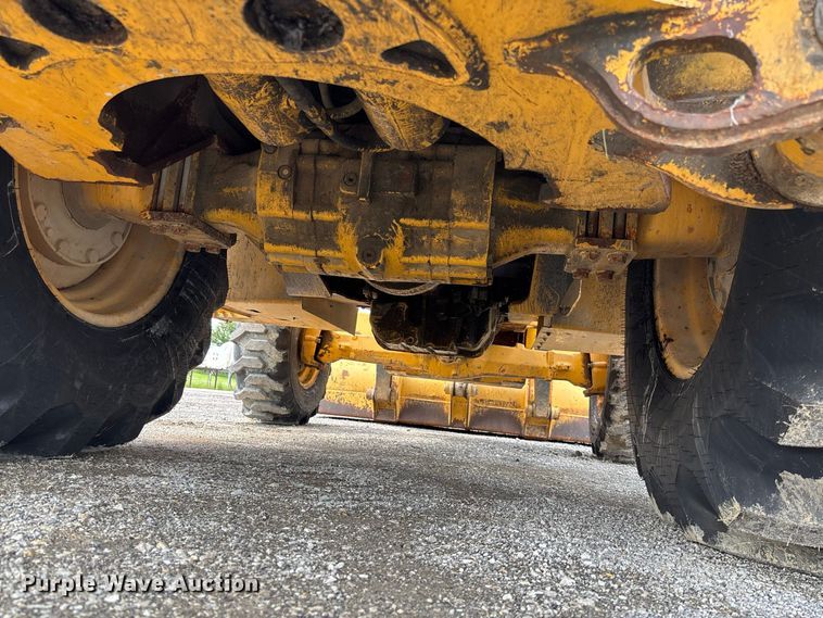image for item DZ4678 2013 John Deere 410K backhoe