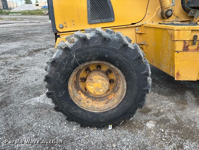 image for item DZ4678 2013 John Deere 410K backhoe